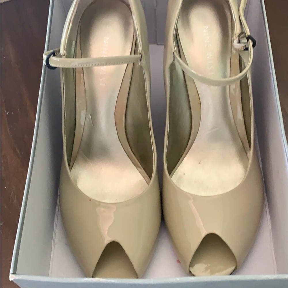 Nine west peep toe maryjane style pumps